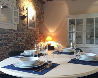 Cosy house in the Bay of Mont St Michel, bicycles available, beach 2.7 km away. - Dragey-Ronthon - Salle à manger