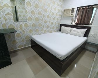 Hotel Ovo Residency Near Masjid Bunder Station - Mumbai - Bedroom