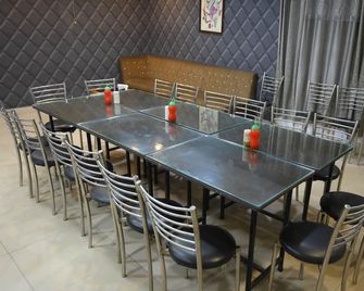 Mansarovar Hotel & Banquets - Bareilly - Restaurant