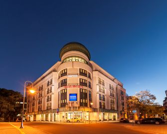 دورينت تشارلوتنهوف هالي (سالي) - هولي (ساكسوني-انهالت) - مبنى