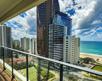 Baronnet Apartments - Surfers Paradise - Balcony