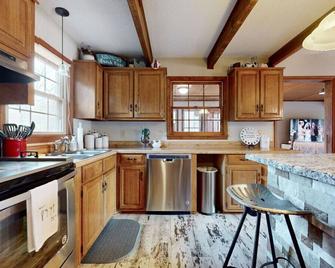 Nana’s Place @ Possum Hollow - Fayetteville - Keuken