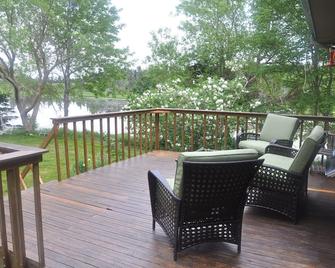House On Delightful Secluded Peninsula In Fortune. - Souris - Balcony