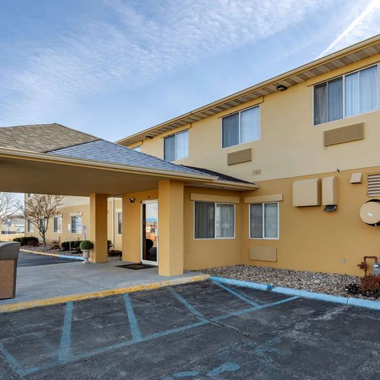 Building view of Quality Inn Kirksville