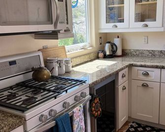 Cozy secluded cabin on a working cattle ranch - Clifton - Cocina