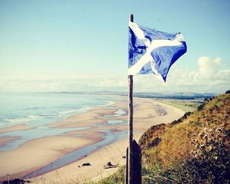 Beautiful Open Plan Self-Catering Cottage Surrounded By Tranquil Woodlands - Arbroath - Beach