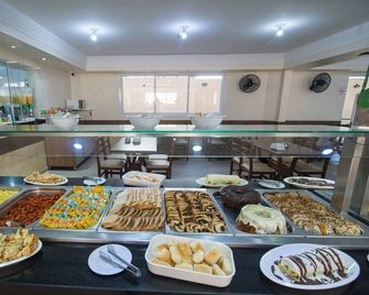 咕嚕馬爾酒店 - 瓜魯雅 - 自助餐
