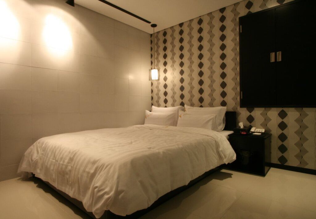 سينشون إي هوتل