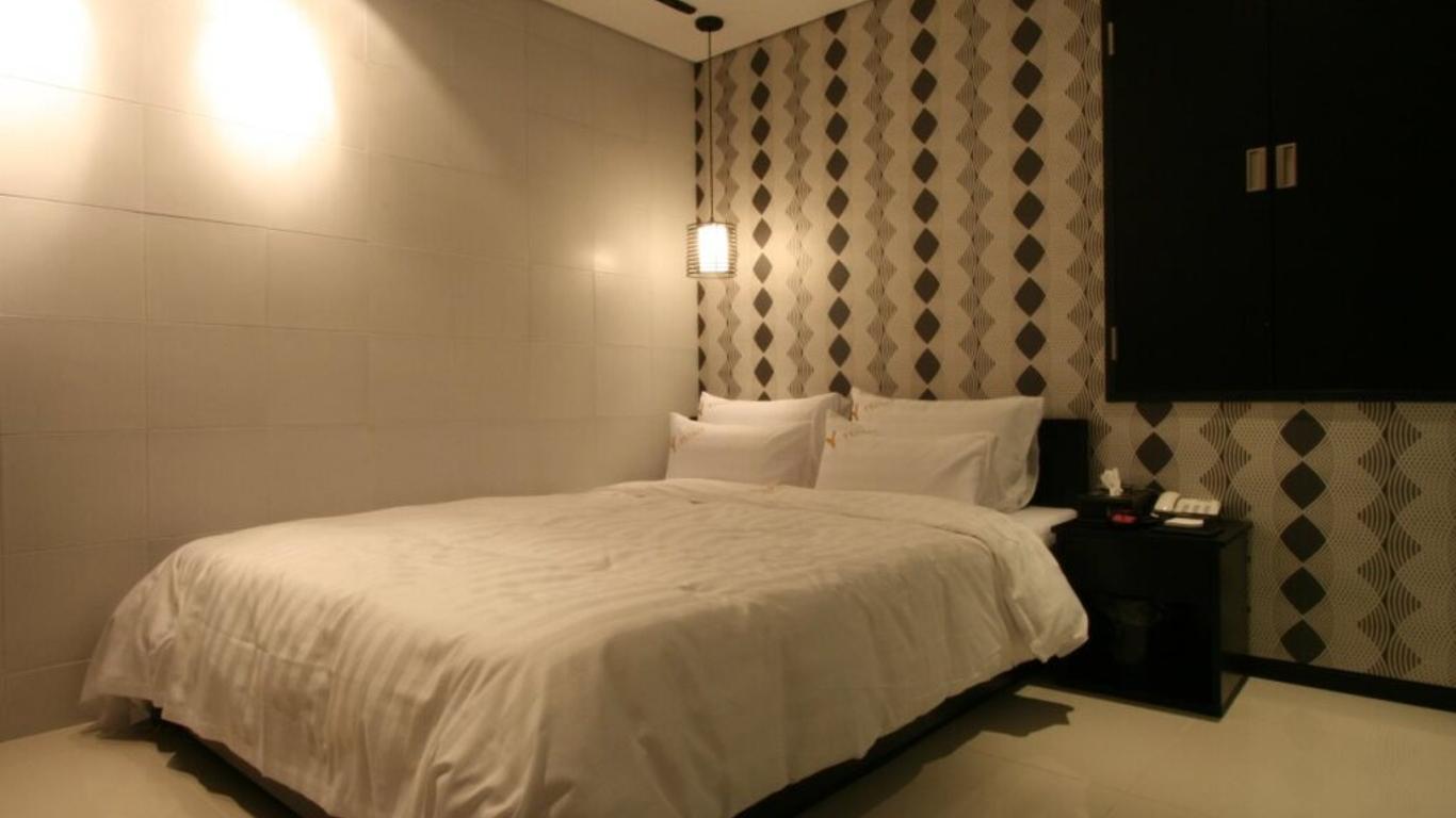 Shinchon Y Hotel