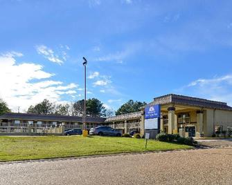 Days Inn & Suites by Wyndham Byram - Byram - Edificio