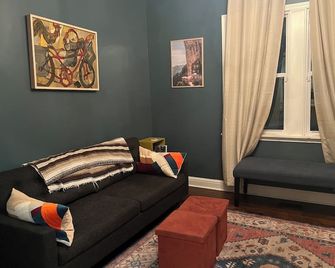City Dweller - Pure Charm 3-bedroom house in Kansas City - Kansas City - Sala de estar