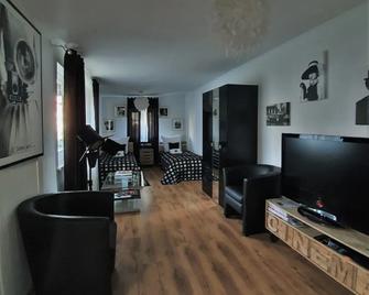 Kolev Apartments - Kelsterbach - Wohnzimmer