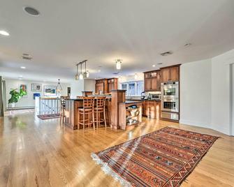 Keene Villa Near Skiing, Swimming and Hiking! - Keene - Cucina