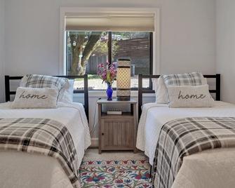 Cozy Woodland Escape, Hot Tub, Redwood + Water Views, mins from spas in Napa - Calistoga - Habitación