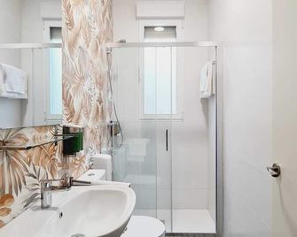 Bilbao Rooms & Kitchen Irala - Bilbao - Bathroom