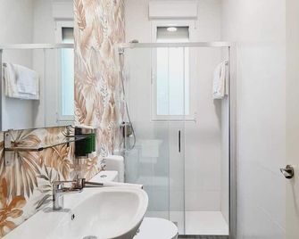 Bilbao Rooms & Kitchen Irala - Bilbao - Bathroom