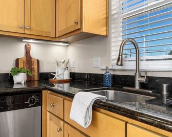 1 Bed/1 Bath plus Office - Beachy, Clean and Comfortable - Santa Cruz - Küche