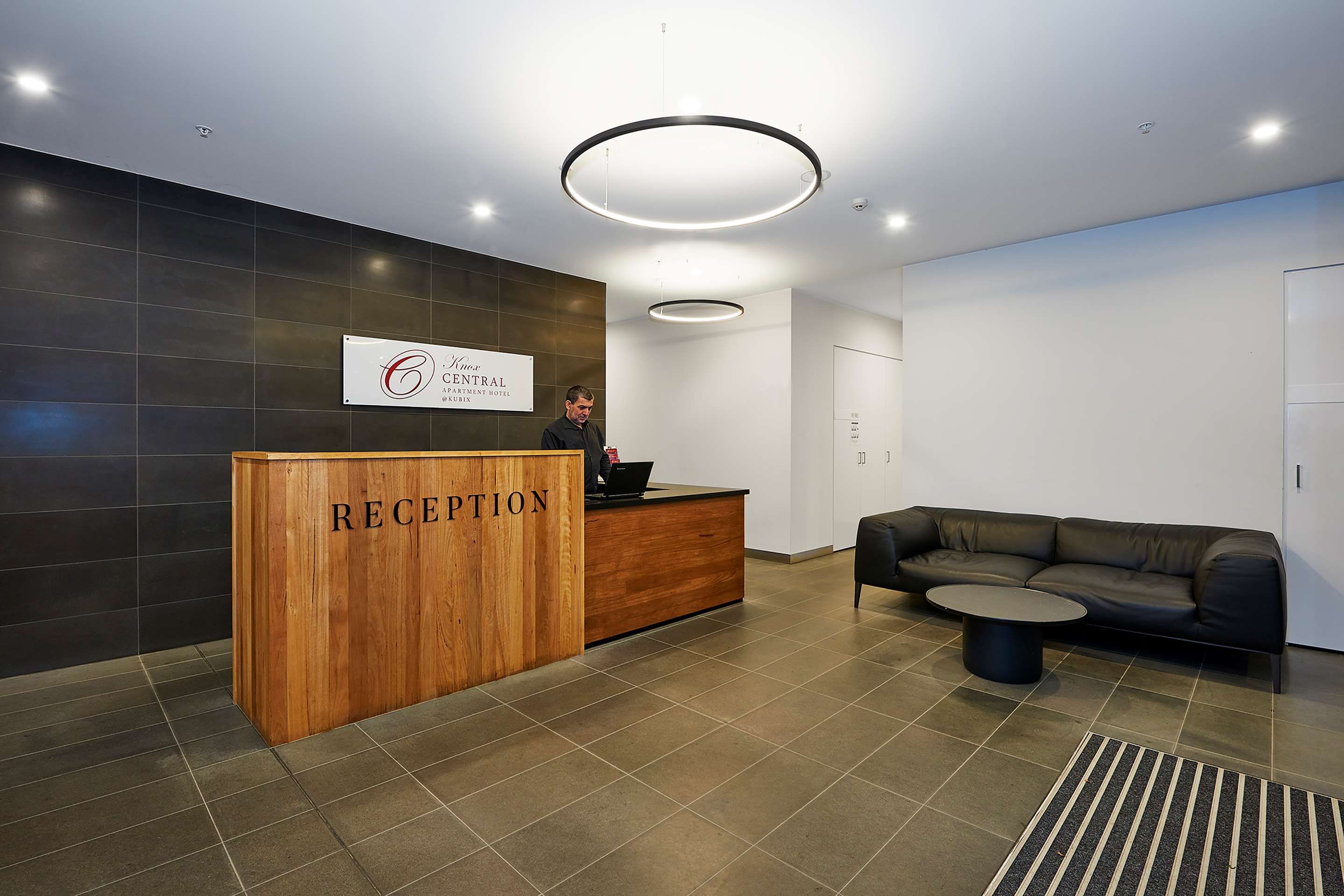 Melbourne Knox Central Apartment Hotel Official
