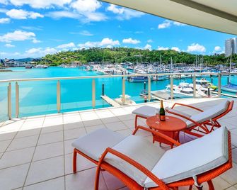 Pavillions Penthouse 25 - Luxury Waterfront Apartment with Private Roof top pool and buggy - Hamilton Island - Balcony