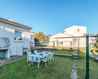 Stunning Home In Royan With Wifi - Royan - Patio