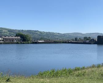 Private Bedhaus Annex Opposite Caerphilly Castle - Caerphilly - Outdoor view