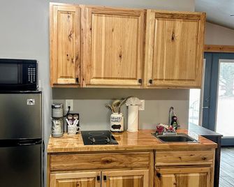 Columbine Inn - Estes Park - Kitchen