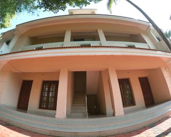 Shalom Palace Nettoor - Kochi - Building