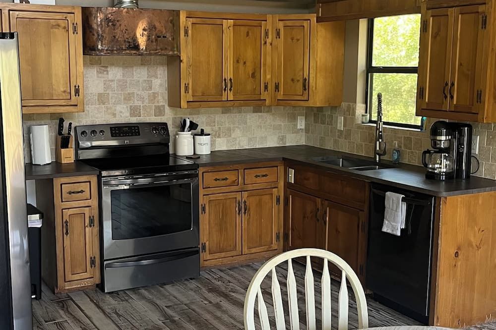Fish Camp Retreat: relaxing 3-bedroom river house on Bay Minette Creek - Bay Minette - Cocina