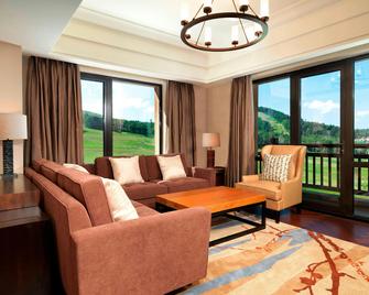 Sheraton Changbaishan Resort - Baishan - Living room