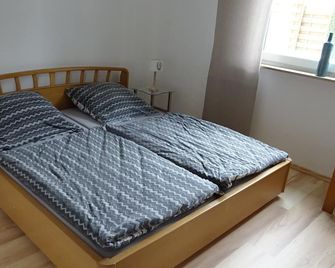 Very well maintained apartment in the Sauerland - Balve - Schlafzimmer