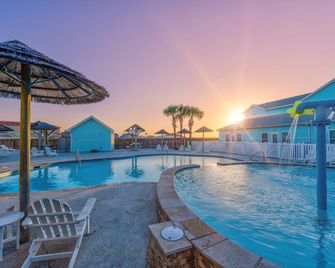 Family-Friendly home w/Heated Pool, Playground, & a Short Drive to the Beach - Corpus Christi - Piscina