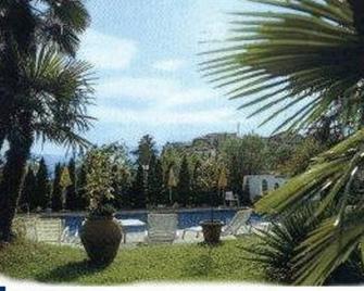 La Comanella - Comano - Piscina