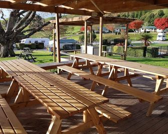 Waitomo Top 10 Holiday Park - Waitomo - Patio