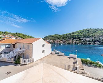 Apartments by the sea Brna, Korcula - 10057 - Smokvica