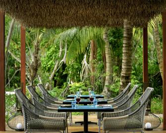 Pullman Maldives Resort - Viligili - Patio
