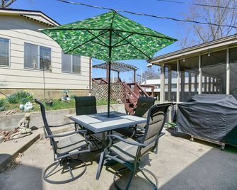 Cozy cabin with boat trailer parking in charming Shell Knob - Shell Knob - Patio