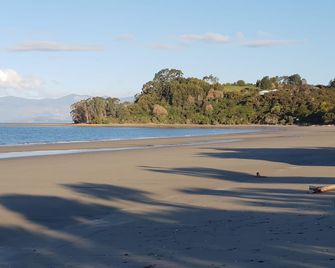 Best Location With Changing Estuary Views at Popular Parapara Beach - Collingwood - Plage