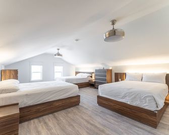 Cottage 1: Charming Cottage Steps from the Lake - Wainfleet - Bedroom