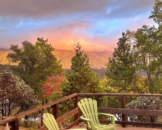 Charming Rustic Mountain Cabin, Near Yosemite,Amazing Views, and a Fireplace - Wishon - Balcony