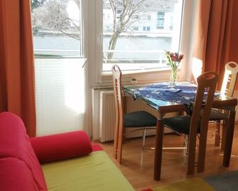 Apartment Goldmühlestr 25, temporary accommodation - Sindelfingen - Sală de mese