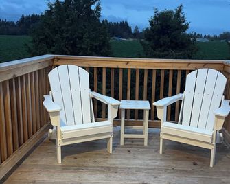 Moonstruck Studio: In Wine Country - Newberg - Balkón