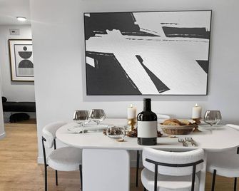 NYC 5th ave Central Park XL apartment with balcony -3 bedroom. - ניו יורק - חדר אוכל