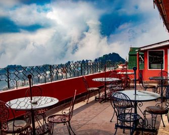 Travellers Inn Hotel - Darjeeling - Balcón