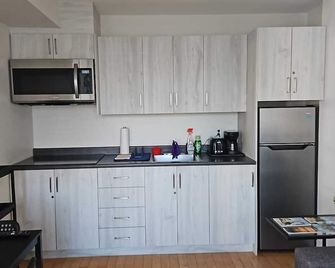 Rimouski awaits you! - Saint-Anaclet-de-Lessard - Kitchen
