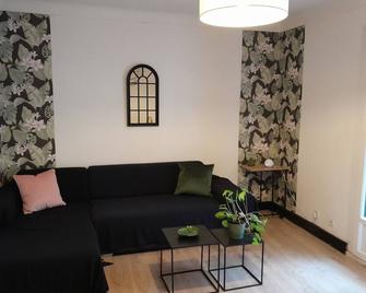 Maison de village au centre de Thuir jusqu'à 5 personnes et 1 bébé - Thuir - Living room