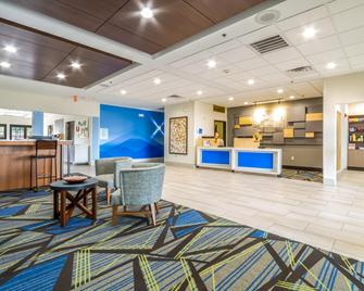 Holiday Inn Express & Suites Hearne - Hearne - Reception