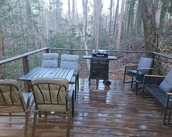 Tiny home in the trees - Morganton - Balcony