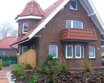 Müller, Apartments Andreas - apartment below, shower, toilet, 1 bedroom - Emden - Clădire
