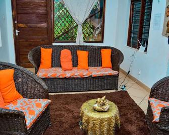 cozy apartment with free parking - Diani Beach - Wohnzimmer