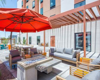 Hampton Inn & Suites Phoenix East Mesa - Gilbert - Binnenhof